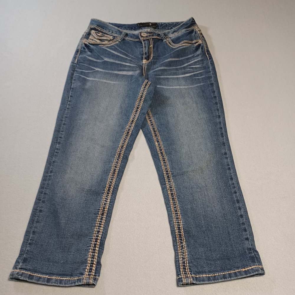 Cato Contemporary Women Size 8 Capri Jeans Medium Wash Embroidered Stretch Denim